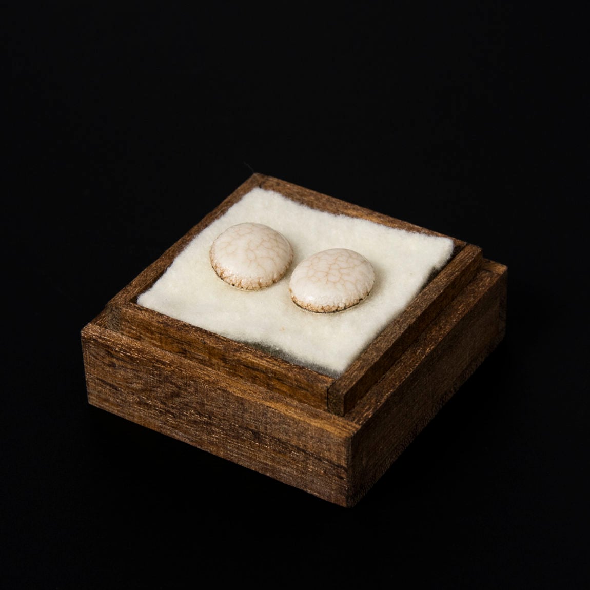 IDÉE TOKYO】陶のジュエリー作品 陶芸家 塚崎愛さん| 無印良品 IDÉE TOKYO】陶のジュエリー作品 陶芸家 塚崎愛さん| 無印良品